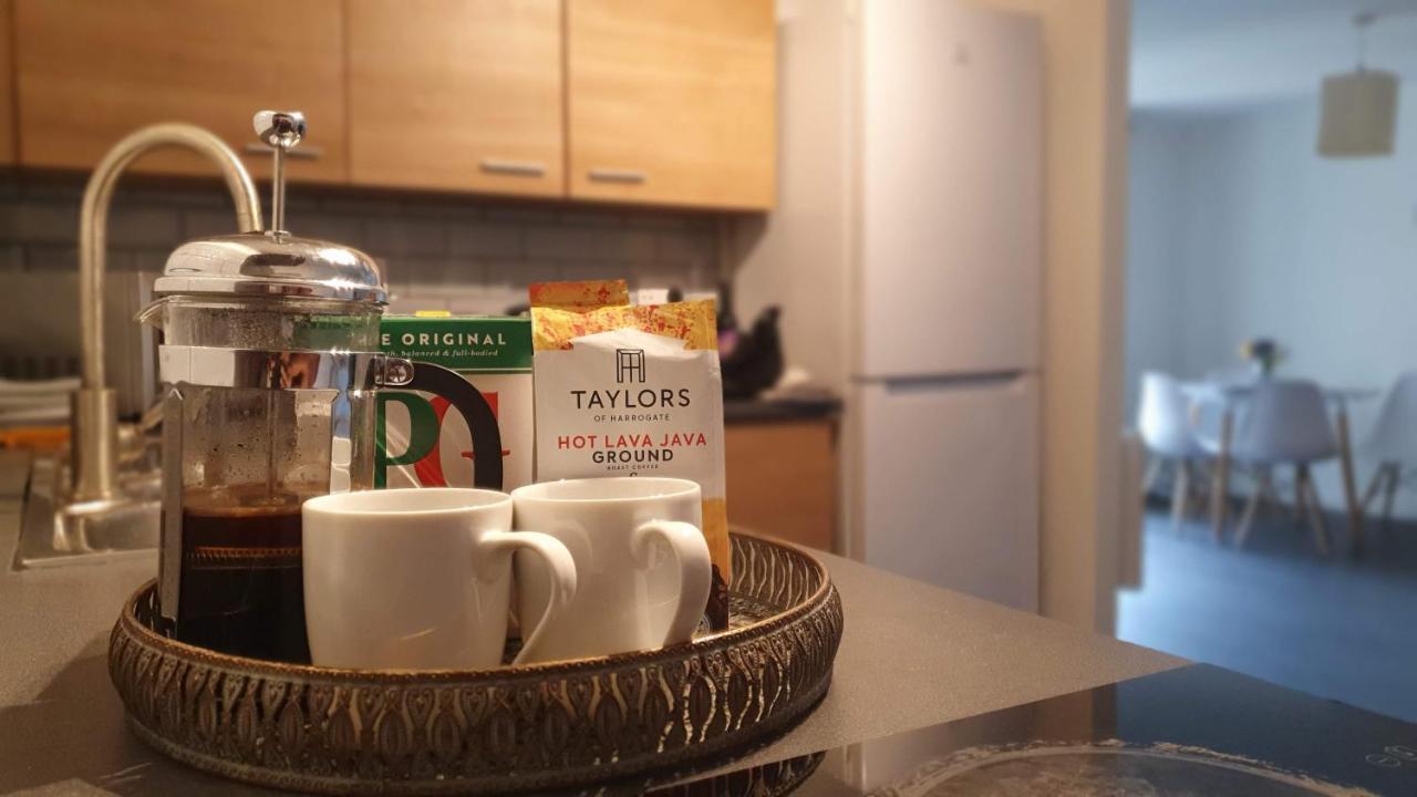 Spacious London Apartment 5 Min Walk To Leytonstone Underground Station And 5 Stops To Zone 1 Exteriör bild