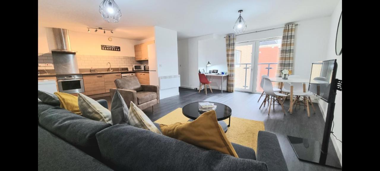 Spacious London Apartment 5 Min Walk To Leytonstone Underground Station And 5 Stops To Zone 1 Exteriör bild
