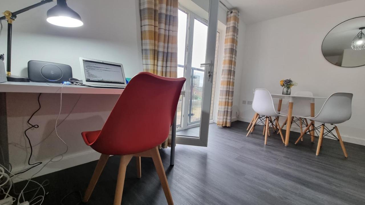 Spacious London Apartment 5 Min Walk To Leytonstone Underground Station And 5 Stops To Zone 1 Exteriör bild